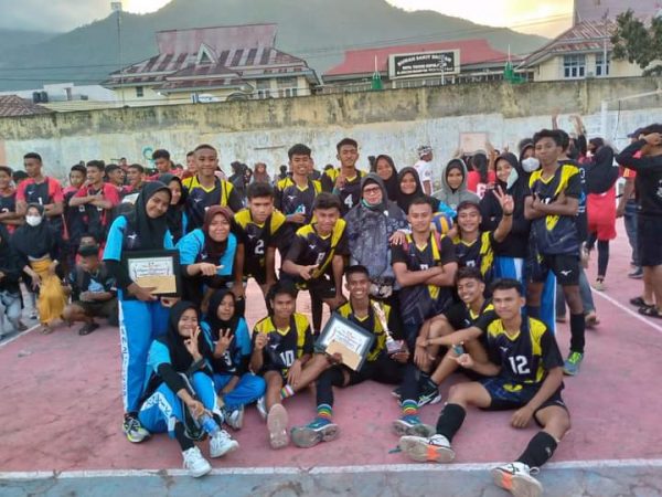 TIM PUTRA DAN TIM PUTRI MAN 2 KOTA TIKEP MERAIH JUARA 1 DAN 3 DALAM PERTANDINGAN BOLA VOLLY TINGKAT KOTA 2023