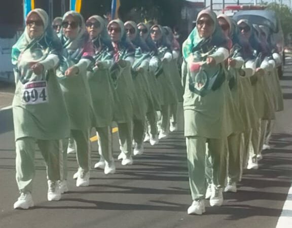 Mayambut HUT PGRI Ke-78, GURU MAN 2 Kota Tidore Kepulauan turut Meriahkan Lomba Gerak Jalan