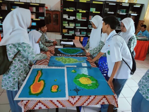 Proyek Geografi Inovatif: Karya Peta Timbul Siswa MAN 2 Tikep