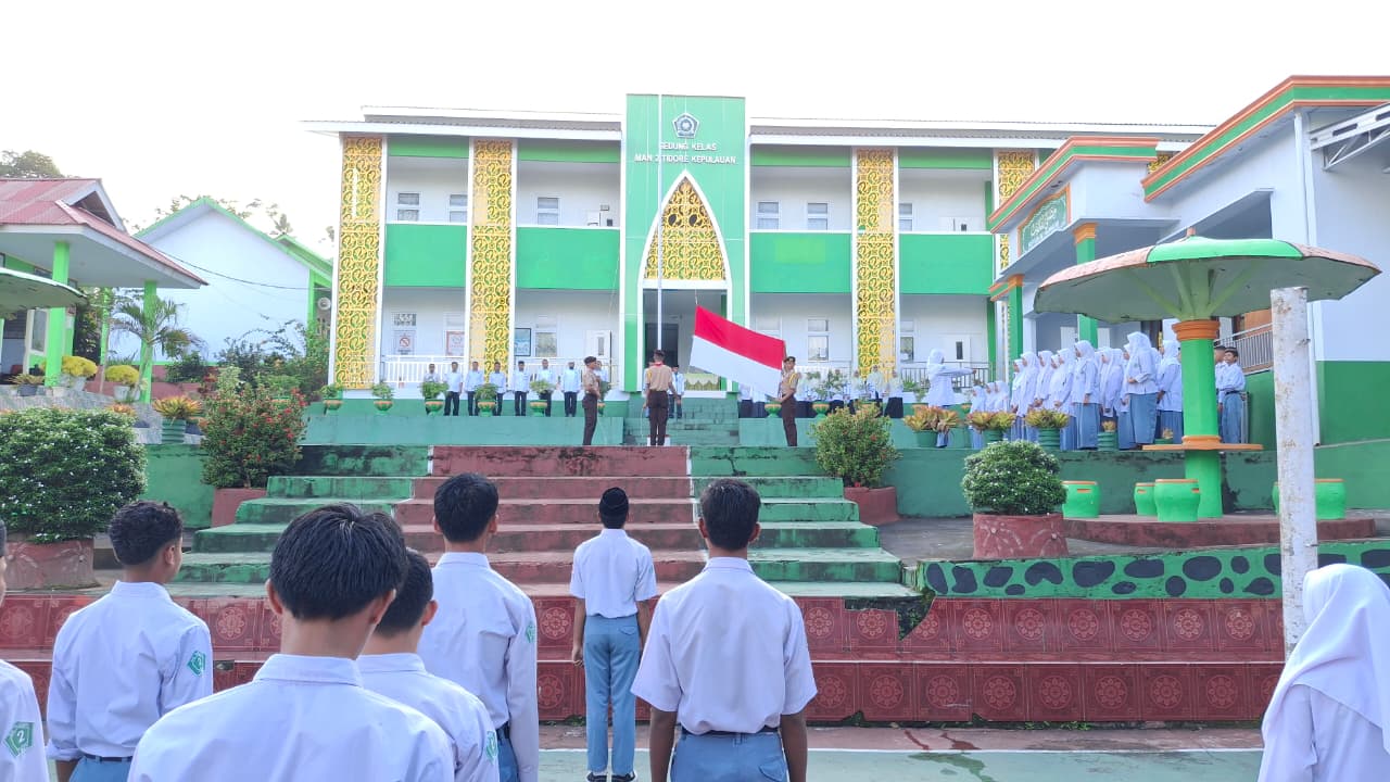MAN 2 Tikep Gelar Upacara Bendera dan Penyambutan Kontingen Pramuka SCP-1 2025 Se-Maluku Utara