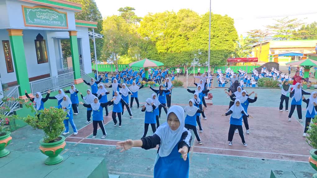 MAN 2 Tikep Gelar Jum’at Sehat dan Jum’at Berbagi untuk Siswa Yatim Piatu