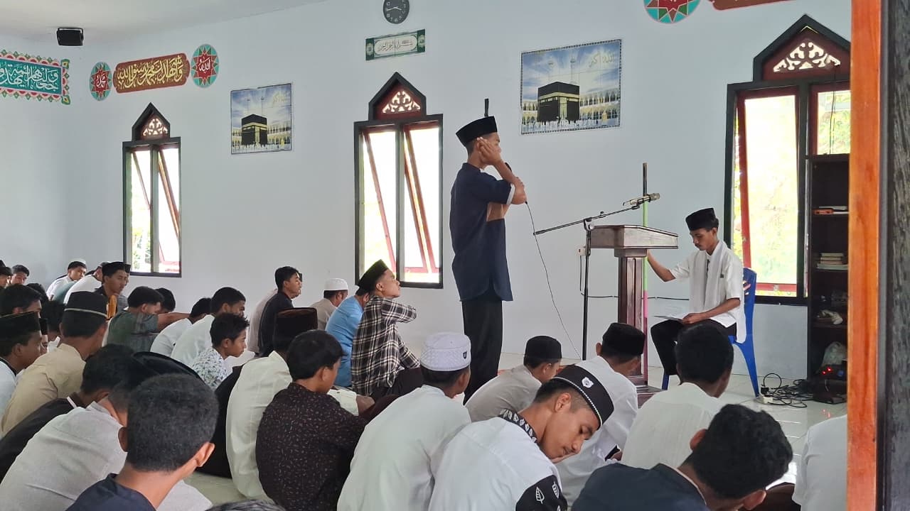 Siswa MAN 2 Tikep Pimpin Khutbah Jumat di MAN 2 Tikep