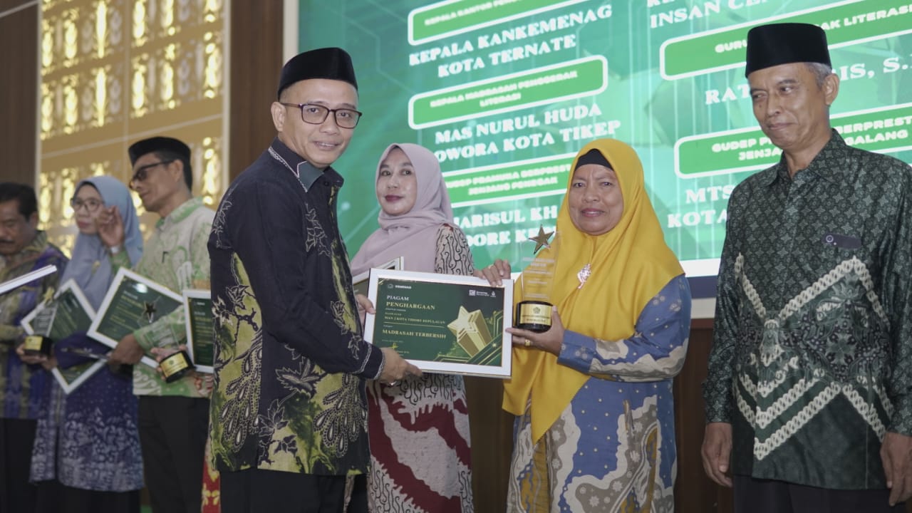 MAN 2 Tikep Raih Penghargaan Madrasah Terbersih pada Rakerwil Kemenag Maluku Utara 2026
