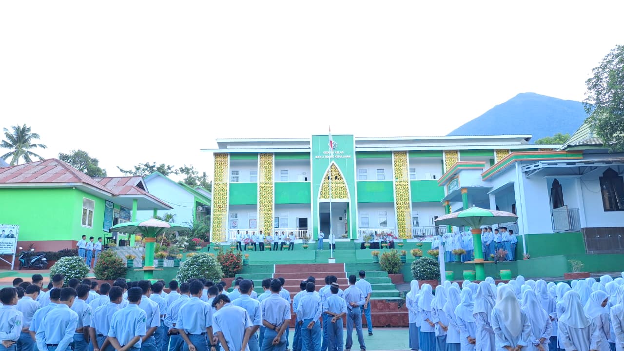 Kamad tekankan Penguatan Disiplin, Kebersihan, dan Nilai Keagamaan pada Upacara Senin