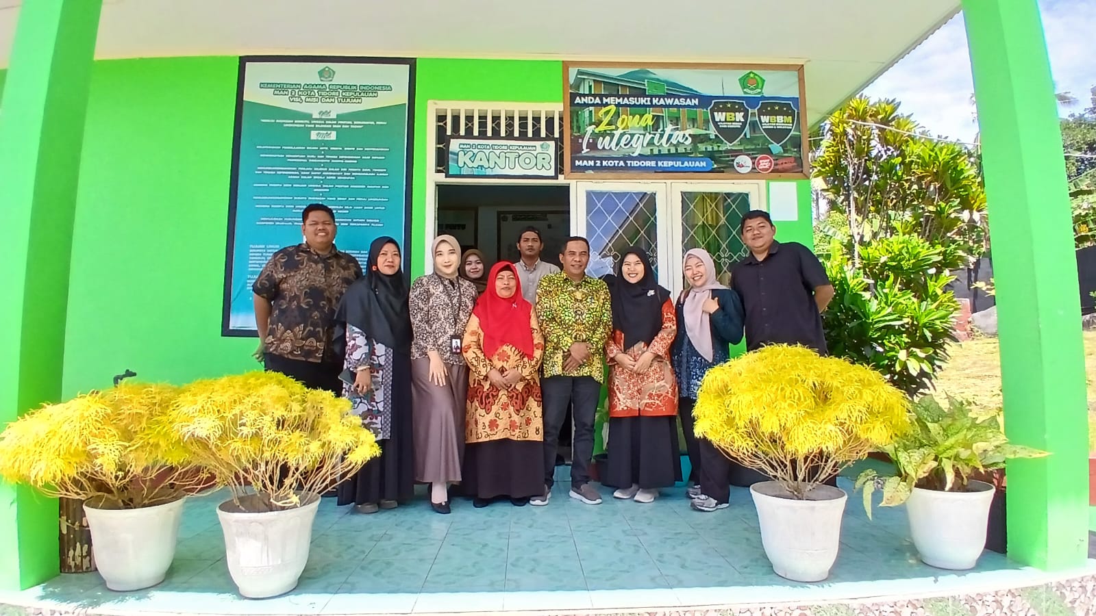 Tim Humas Kanwil Kemenag Liput Penerapan Ekoteologi dan KBC di MAN 2 Tikep