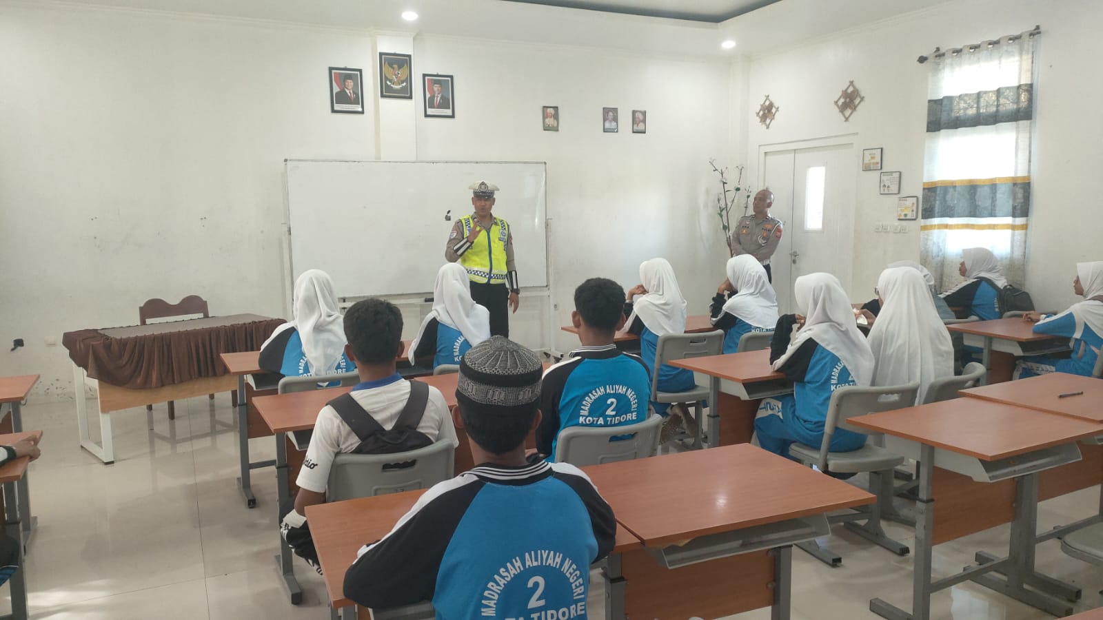 Tingkatkan Kesadaran Pelajar, Polresta Tidore Sosialisasikan Penertiban Lalu Lintas di MAN 2 Tikep