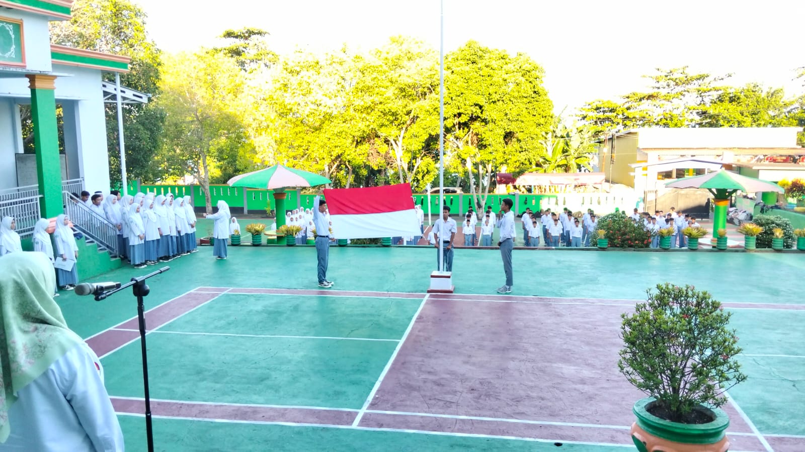 Upacara Bendera Rutin, Pembina Tekankan Disiplin dan Optimalisasi Waktu Belajar