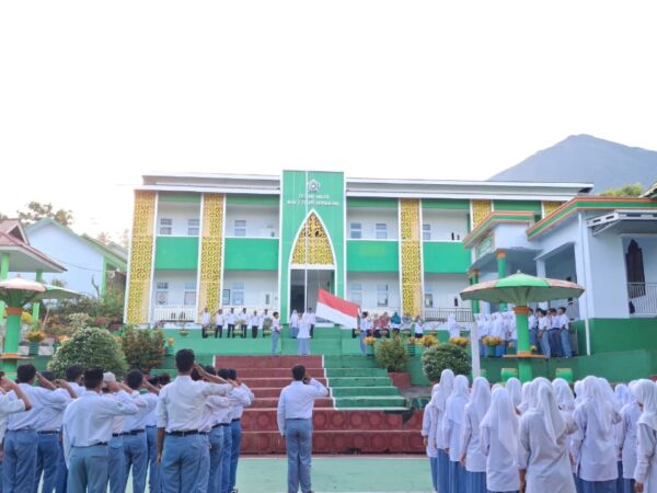 Disiplin dan Kesiapan SAS Jadi Sorotan  Pembina Upacara