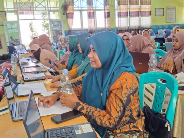 Perkuat Kompetensi Digital, 15 Guru MAN 2 Tikep Ikuti Pelatihan Modul Ajar Berbasis AI
