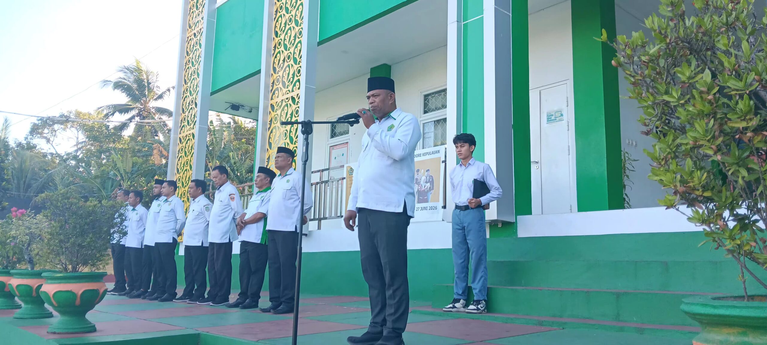 Upacara Bendera Hari Senin Perdana Dipimpin Kepala Madrasah Upacara Bendera Hari Senin Perdana Dipimpin Kepala Madrasah