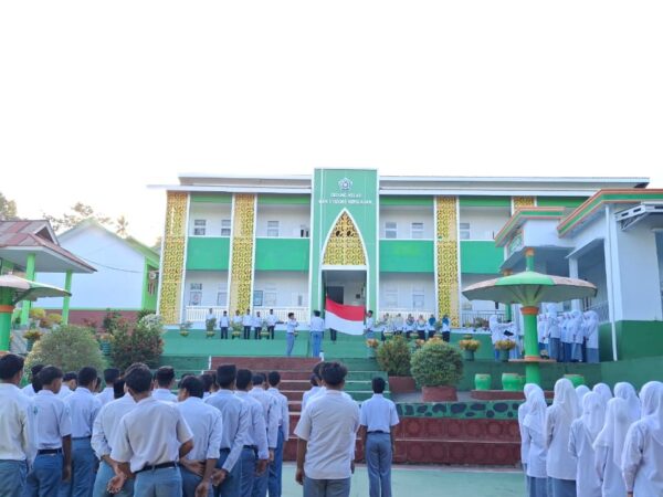 Tanamkan Budaya Disiplin,Pembina Upacara Bendera: "Taat Aturan karena Kesadaran Bukan Sanksi"