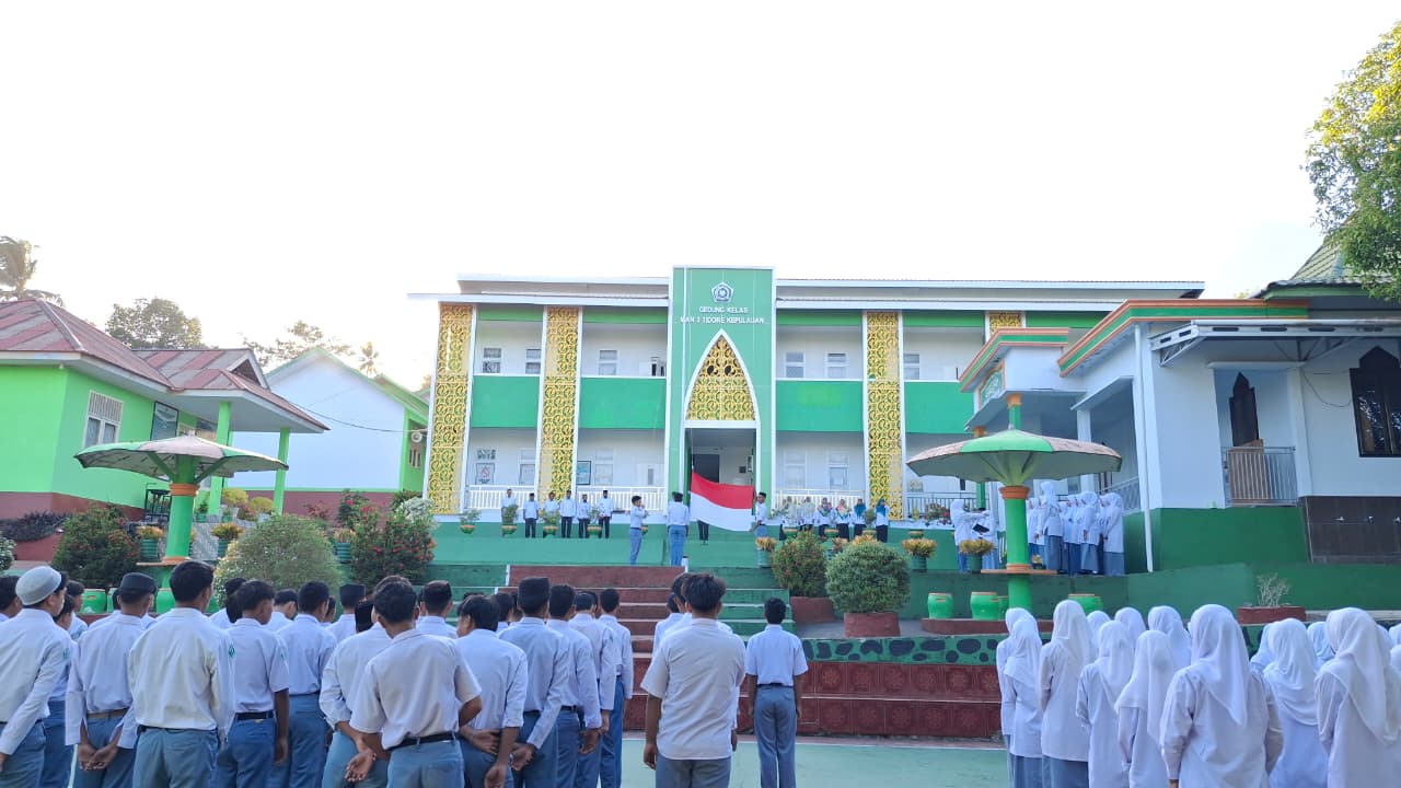 Tanamkan Budaya Disiplin,Pembina Upacara Bendera: "Taat Aturan karena Kesadaran Bukan Sanksi"