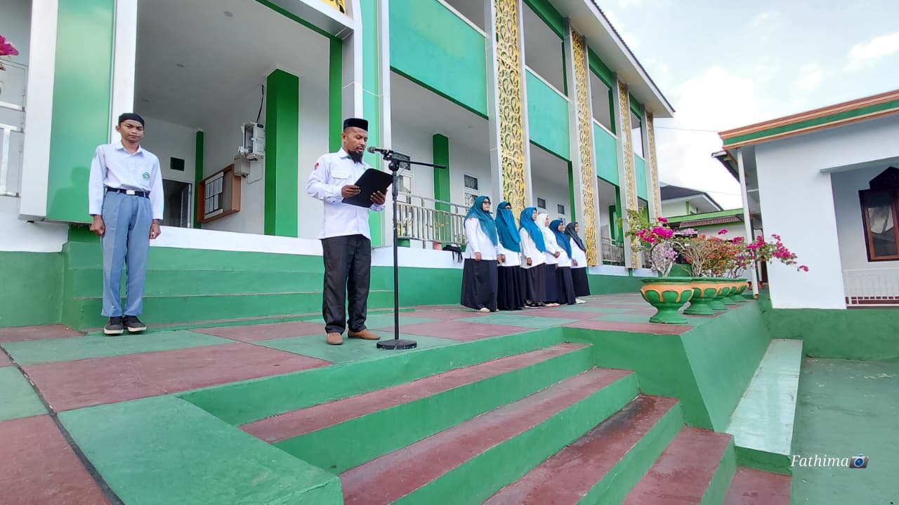 Upacara Bendera MAN 2 Tikep, Siswa Diingatkan Disiplin dan Jaga Kelancaran PBM Upacara Bendera MAN 2 Tikep, Siswa Diingatkan Disiplin dan Jaga Kelancaran PBM