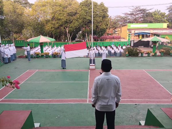 Bukan Sekadar Upacara, Ini Pesan Penting Pembina Upacara MAN 2 Kota Tikep