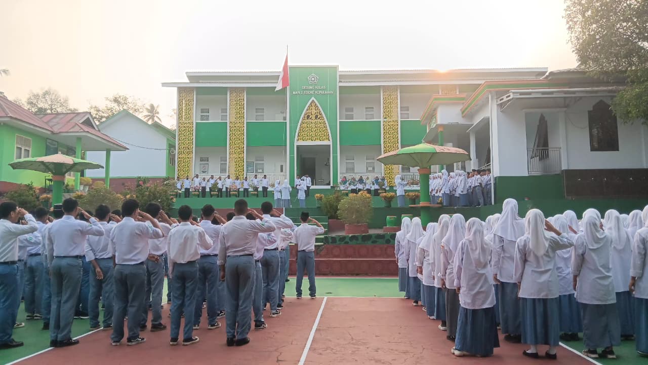 Upacara Senin MAN 2 Tikep: Dari Juara PBB, Berjuang di OMI, Serius Hadapi TKA